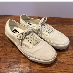 Vans Low Top Lace-Up Canvas Sneakers – White – Men’s 7 / Women’s 8.5 Classic